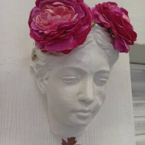 Wall decor vase – pure white Goddess