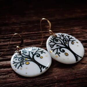 Elegant Tree Design with Golden Accents