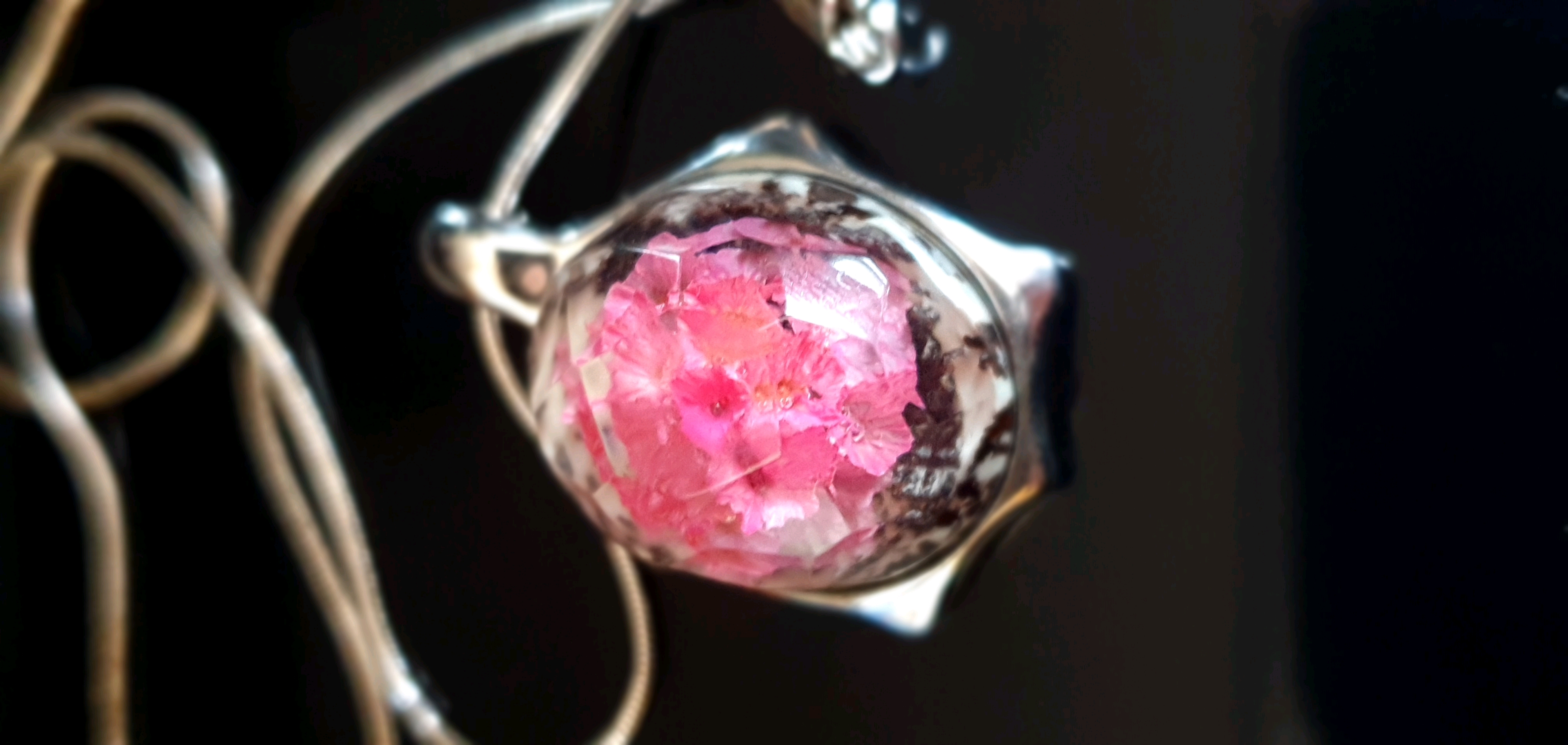Flower Pendant necklace