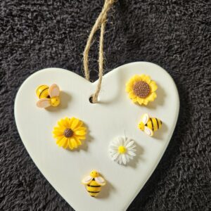Ceramic Heart Hanging Ornament – 3D Bumble Bee and Sunflower Wall Plaque, Rustic Jute Twine Summer Decor, Cottagecore Home Housewarming Gift